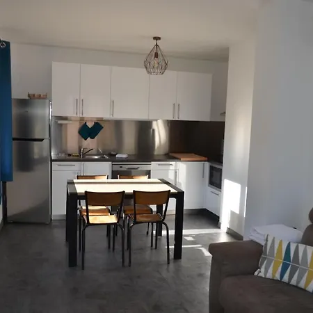 2 Pieces, Parking, Balcon, Proche Plage Apartment